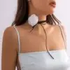 Белая Роза на бархатном шнурке - ZIGZAG.com.ua