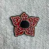 Металевий значок-пін Квітка монстра